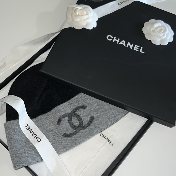 Auth Chanel Paris cashmere beanie hat black stylish CC logo warm accessories new - Picture 6 of 7